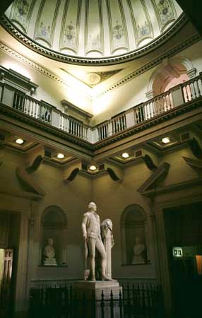 Rotunda with George Washington statue